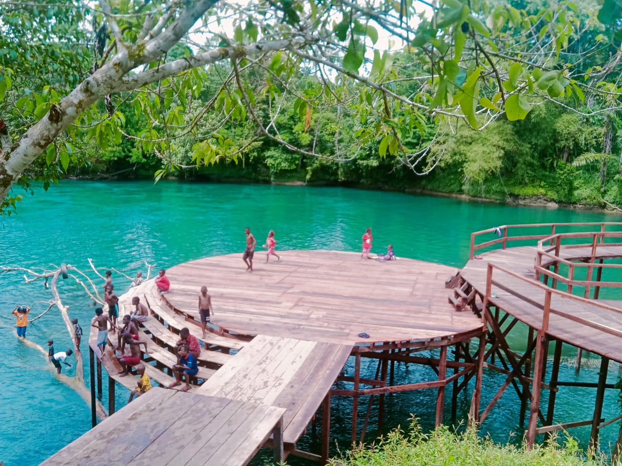 Menelusuri Keindahan Sungai Tropis dengan Pesona Alam yang Memikat